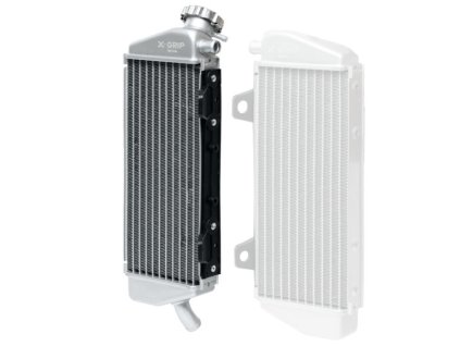 X-GRIP Chladič KTM EXCF (20–21), SXF (19–21), Husqvarna FE (20–21), FX (19–21), TC (19–21), GasGas Mcf / Ecf (21–) – pravý, s viečkom